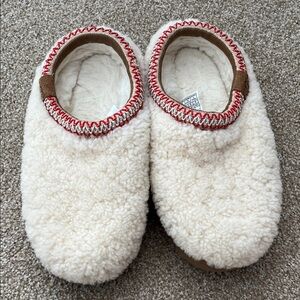 Women’s Ugg Cozy Sherpa Slip-On Shoes - Cream with Red Trim